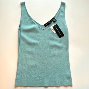 Dana Buchman sleeveless V-neck top